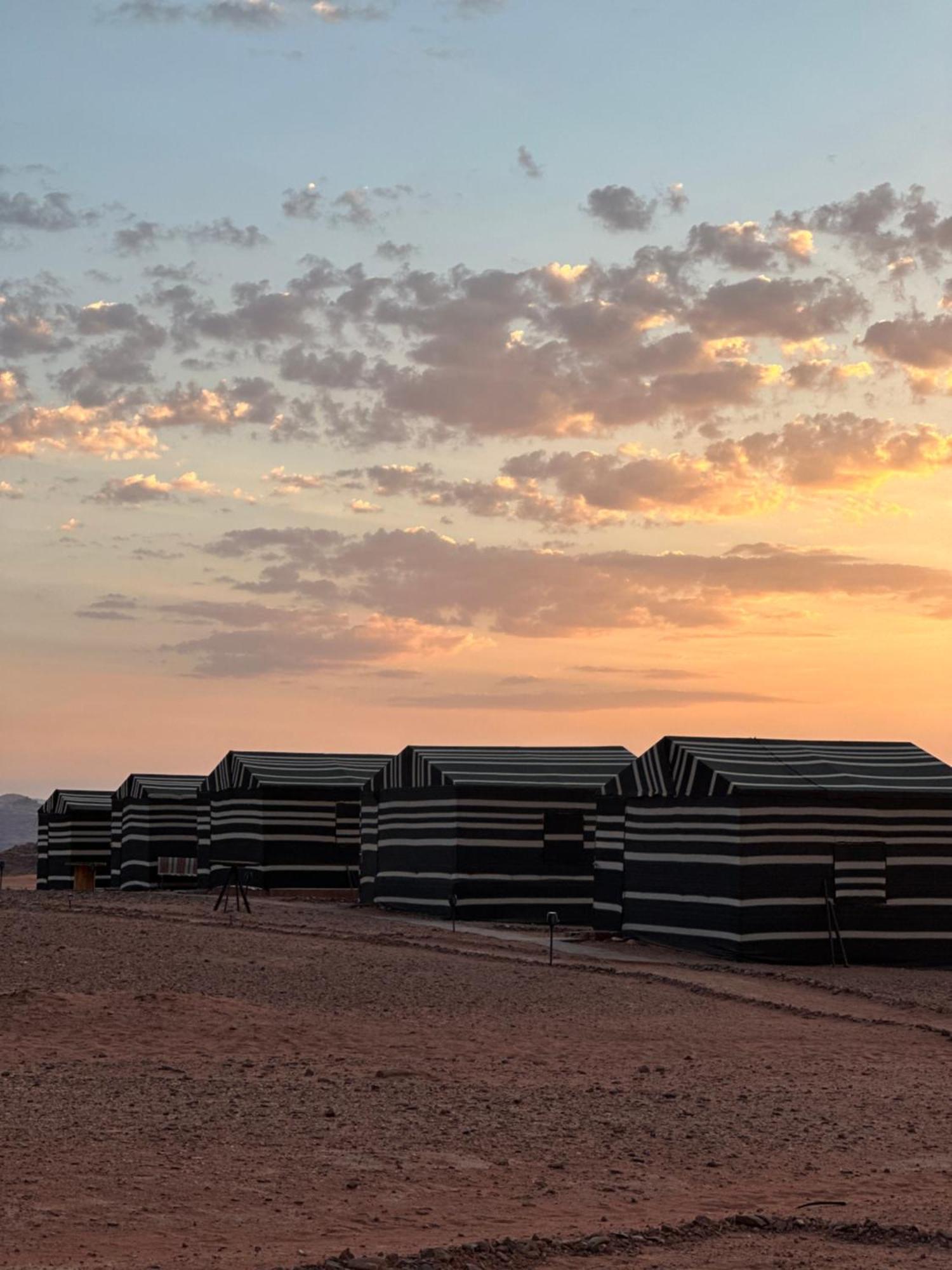 Wadirum Sunset Camp Hotel Wadi Rum Buitenkant foto
